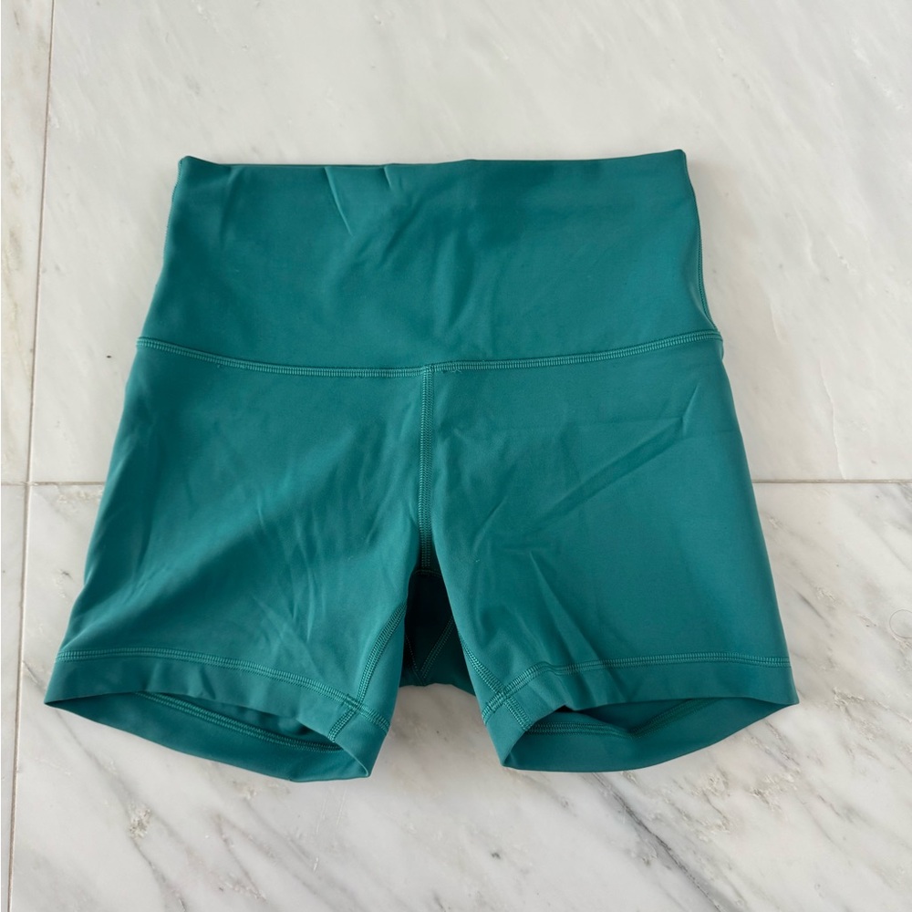 Lululemon Wunder Under 4’ Shorts size 6